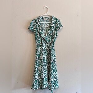 Eva Mendes New York & Company Green and White Wrap Dress Size 8